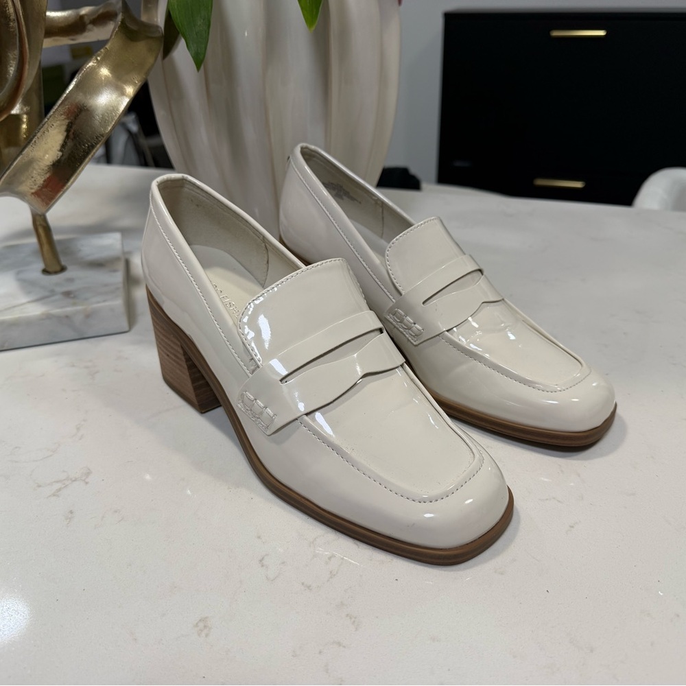 Marc Fisher White Patent Moccasins Size 7 Brand New